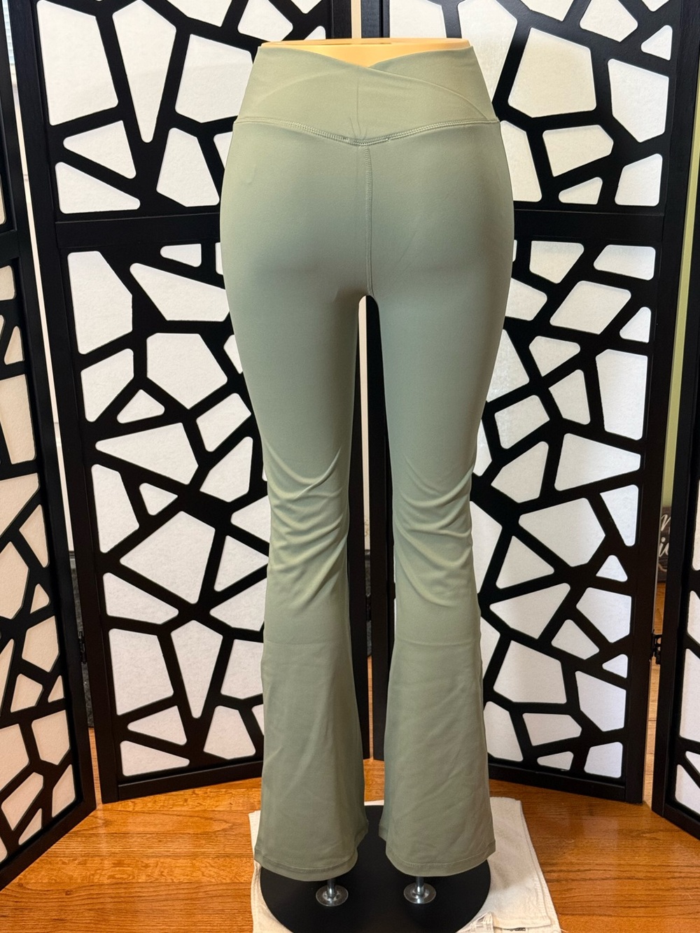 TicToc Crossover Waist Band Flare Leggings. Sage color. NWT - Picture 4 of 8